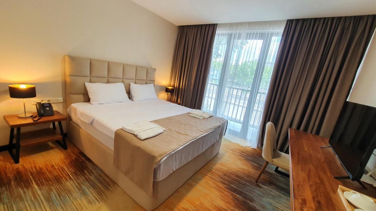 Carousel Hotel Тбилиси Екстериор снимка
