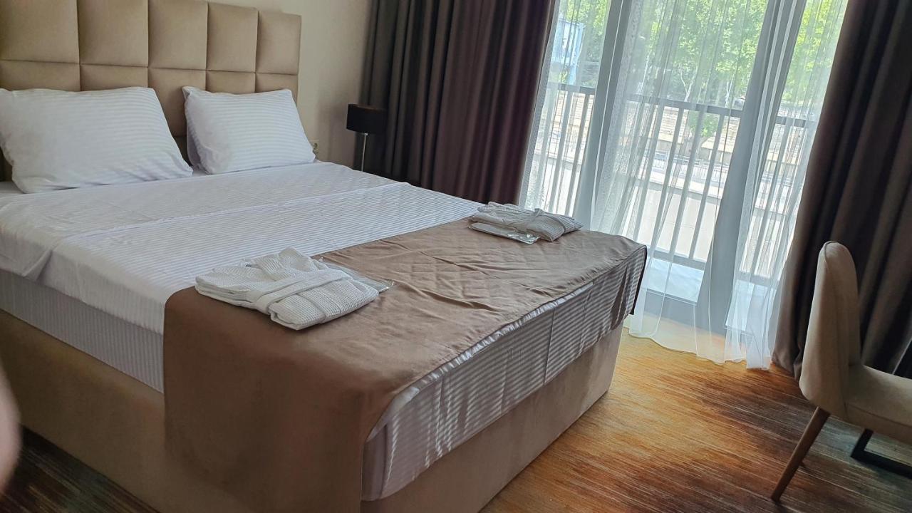 Carousel Hotel Тбилиси Екстериор снимка