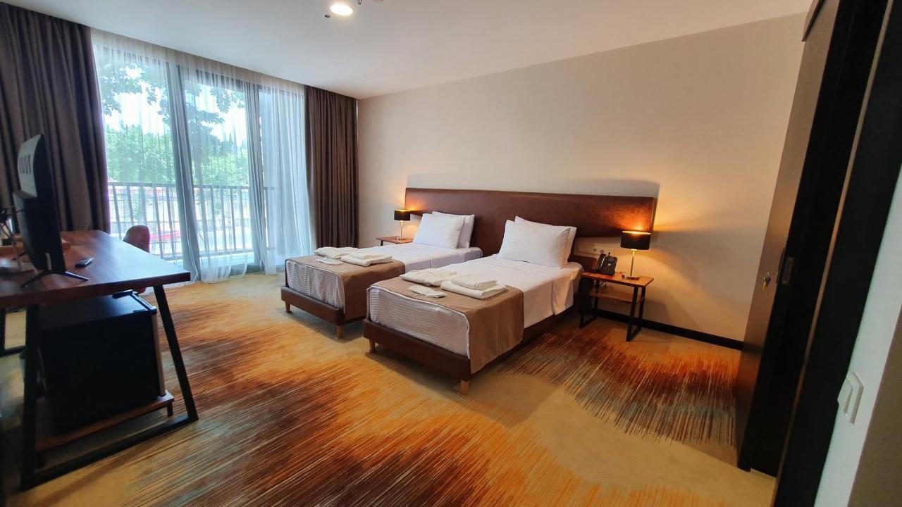 Carousel Hotel Тбилиси Екстериор снимка