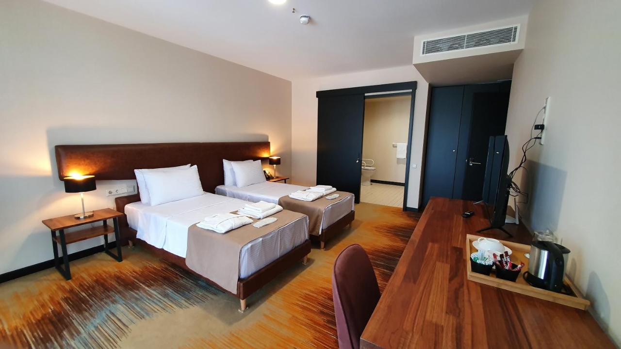 Carousel Hotel Тбилиси Екстериор снимка